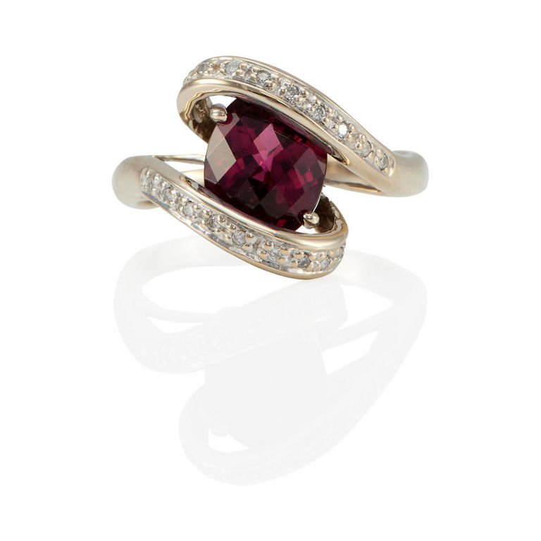 18k gold, garnet and diamond ring
