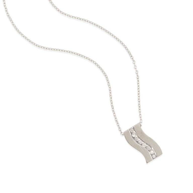 14k white gold and diamond pendant necklace