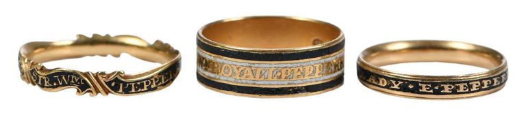 18k yellow gold mourning rings