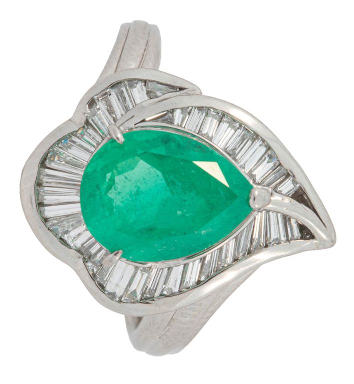 900 platinum emerald and diamond ring