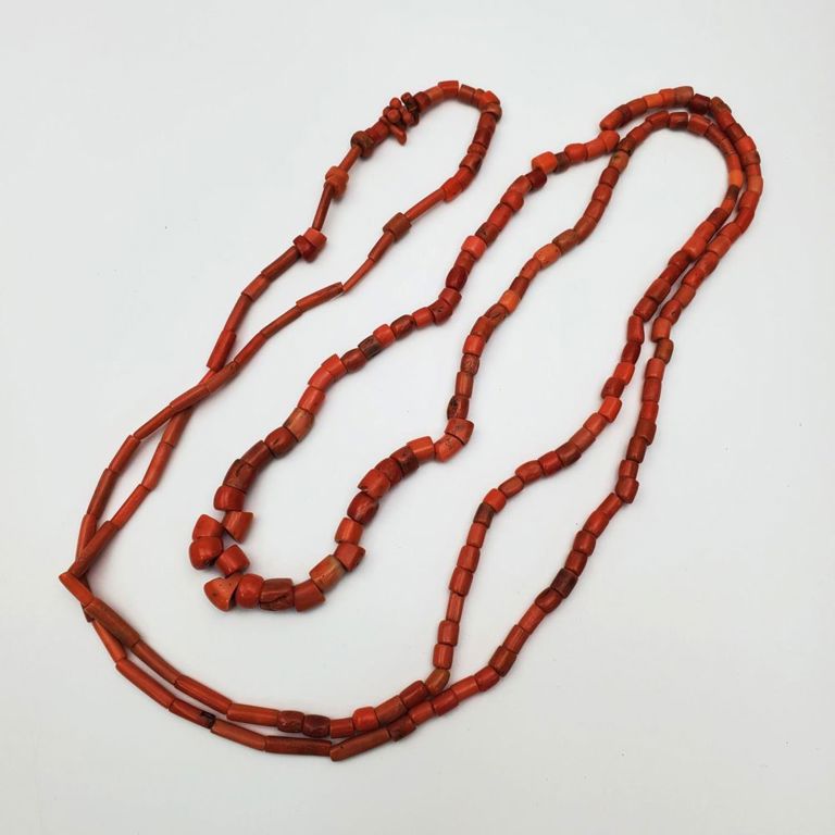 Very large coral necklace