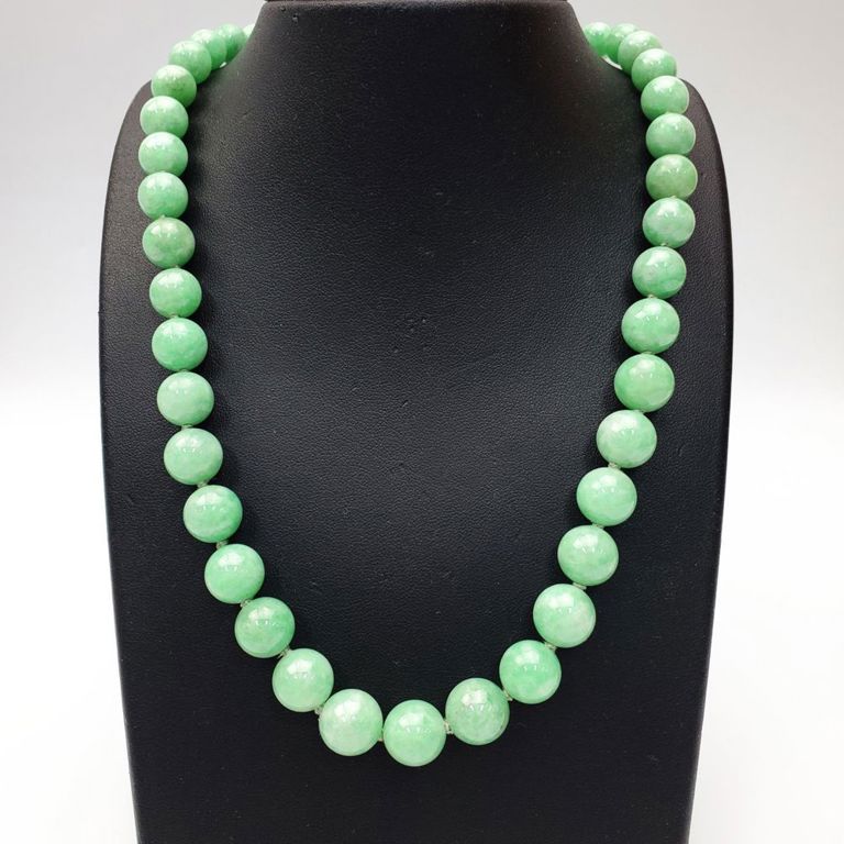 Jade beaded necklace with GIA certificate