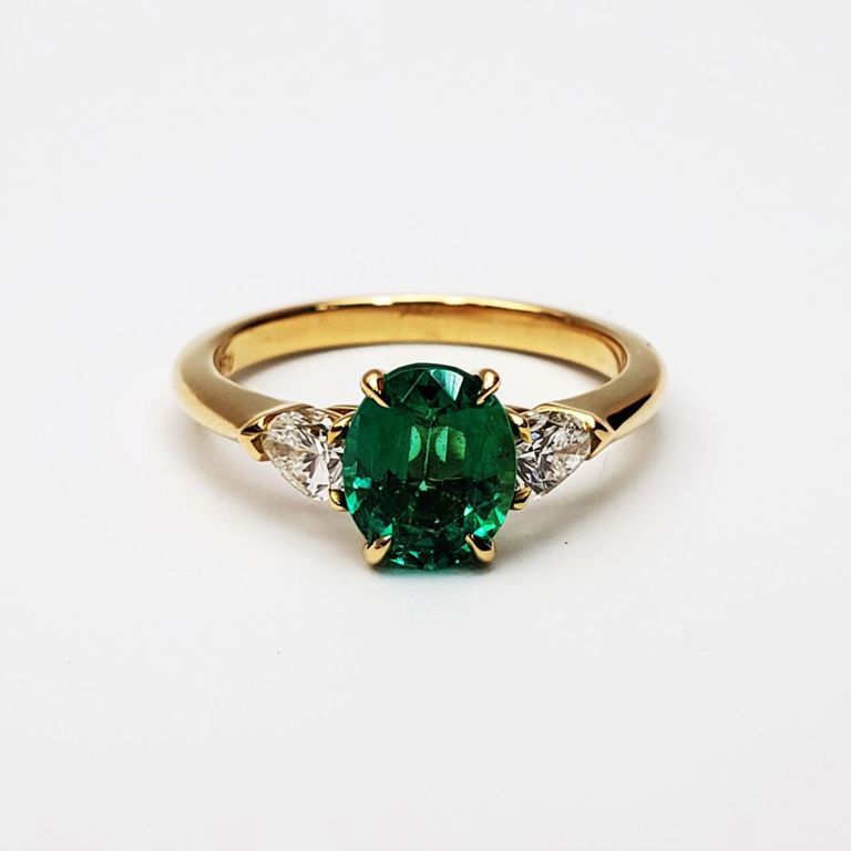 18k gold natural emerald and diamond ring