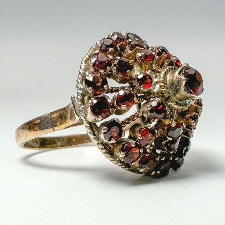 14k gold and garnet ring