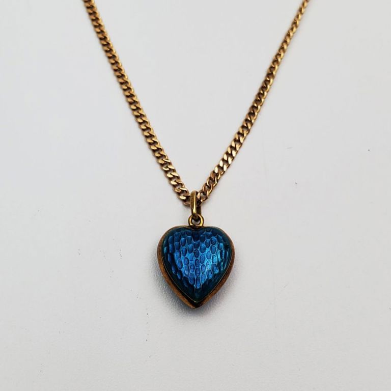 14k gold and enamel heart pendant necklace
