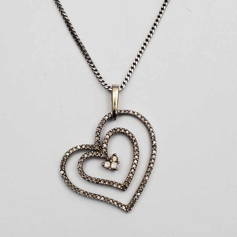 14k white gold and diamond heart pendant necklace