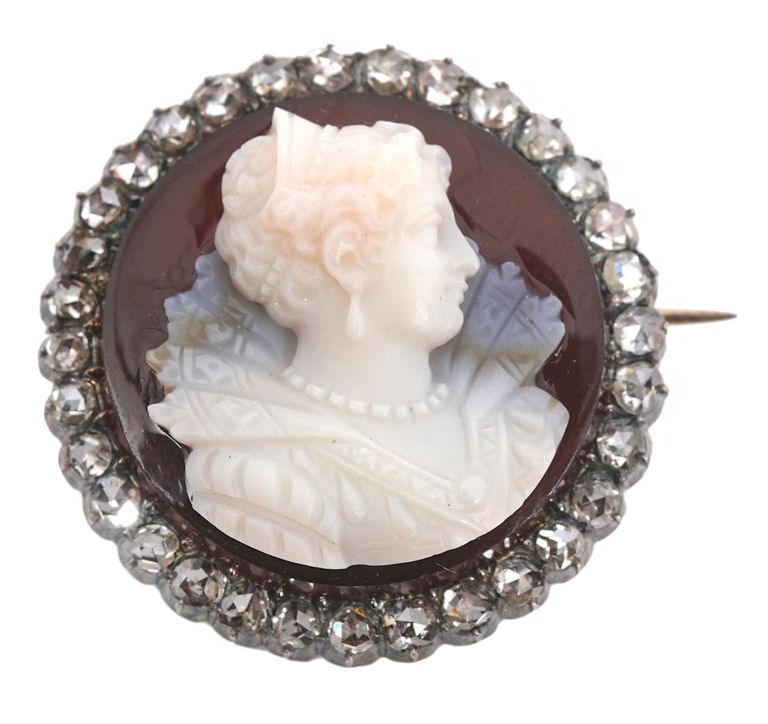Antique Victorian 14k yellow gold sardonyx cameo brooch