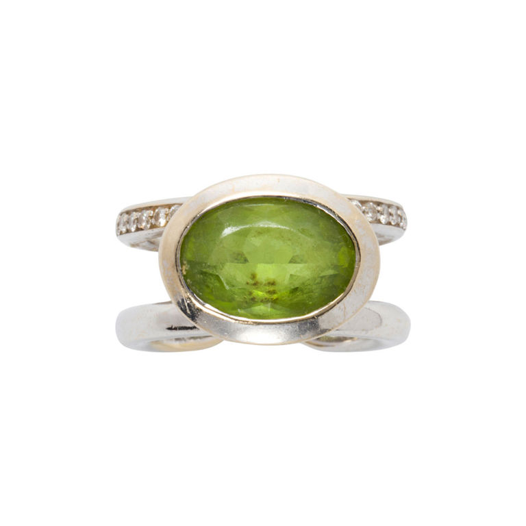 18k white gold peridot and diamond ring