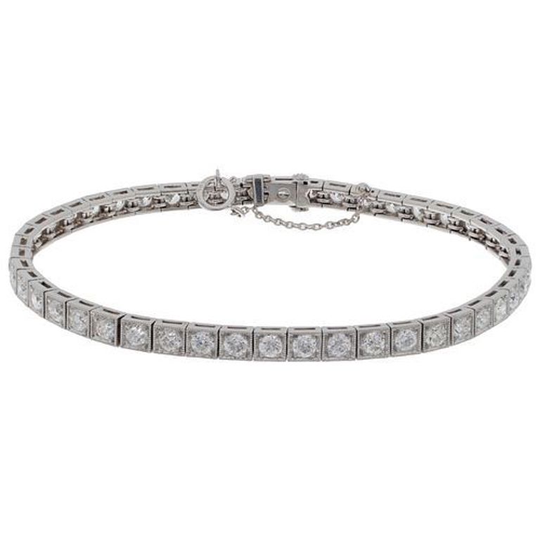 Platinum Art Deco line bracelet with diamonds