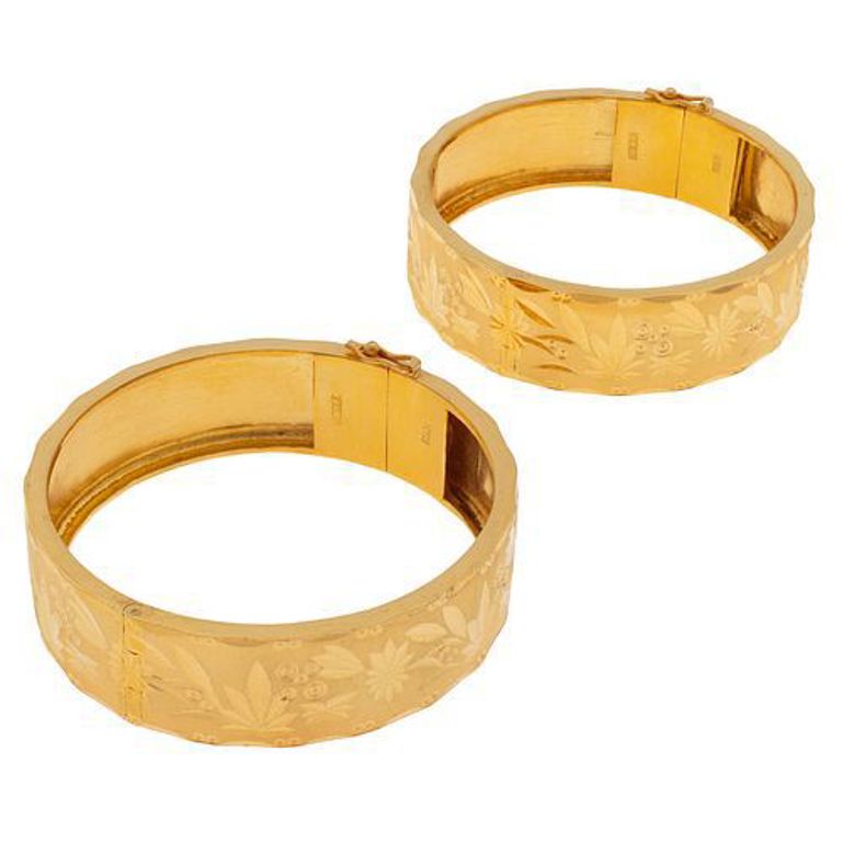 Pair of 24k yellow gold bangle bracelets