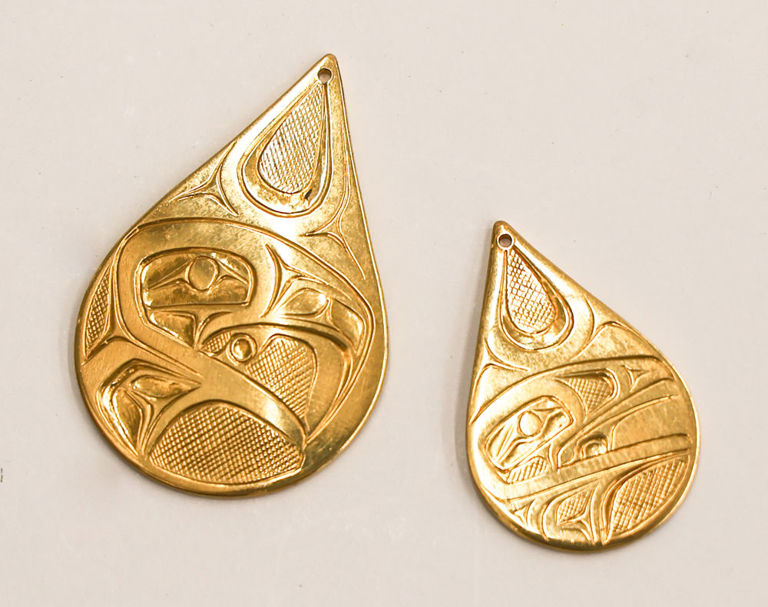 2pc Haida 22k gold Raven and Eagle pendants