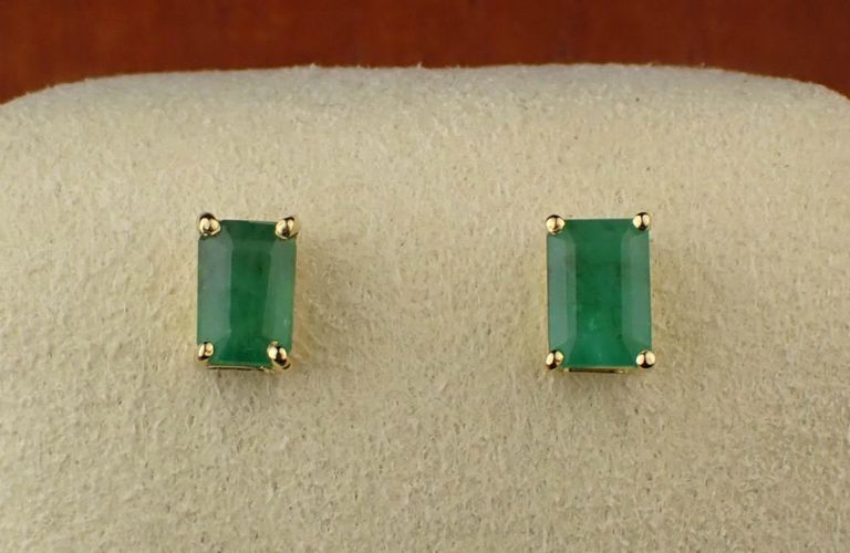 Emerald and 14k yellow gold ear studs