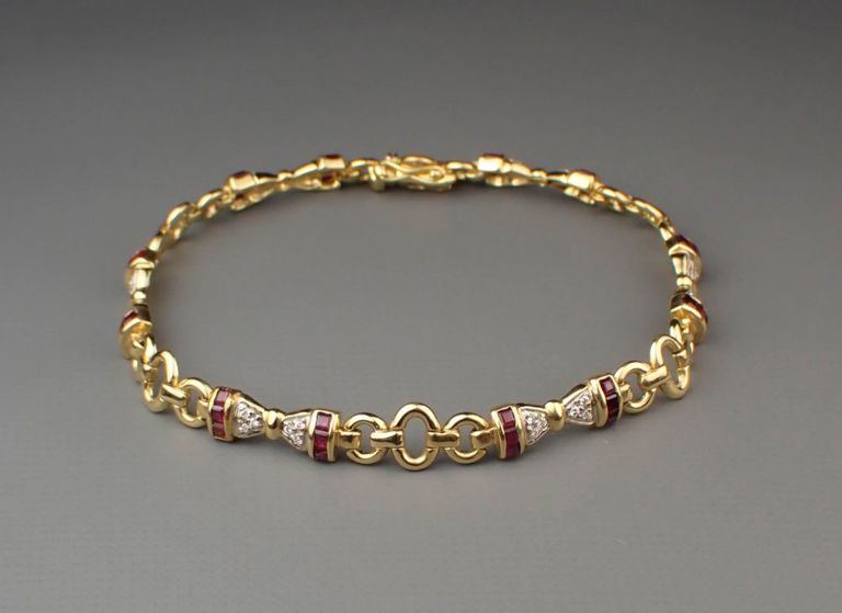 Ruby, diamond and 18k gold bracelet