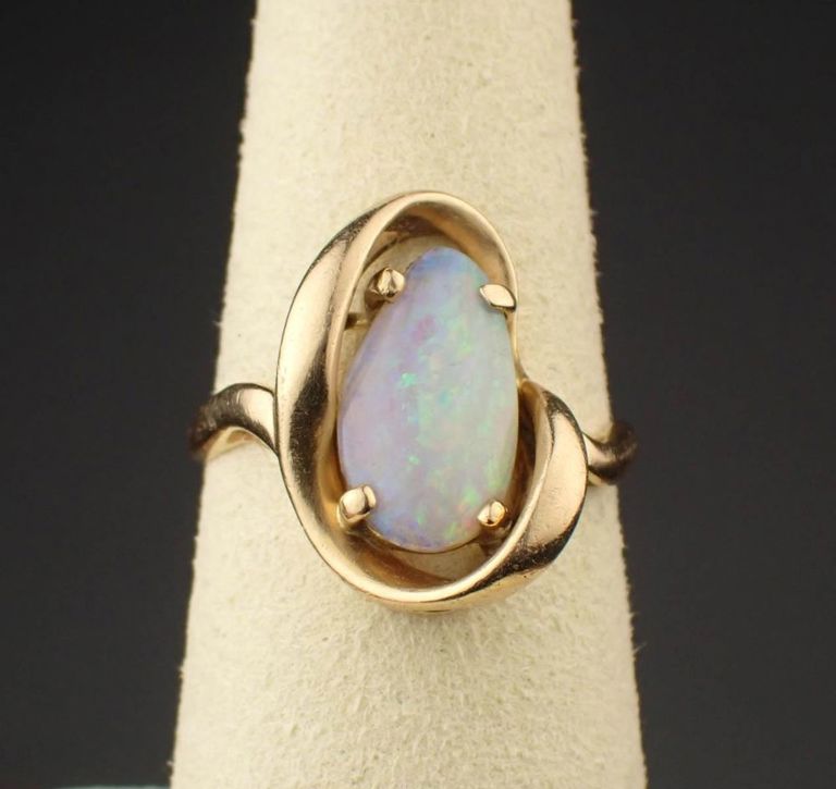 14k yellow gold opal ring