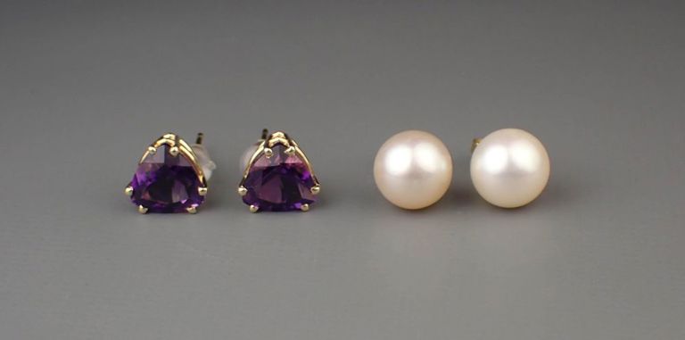 Two pairs of 14k gold earrings with pearls and amethyst