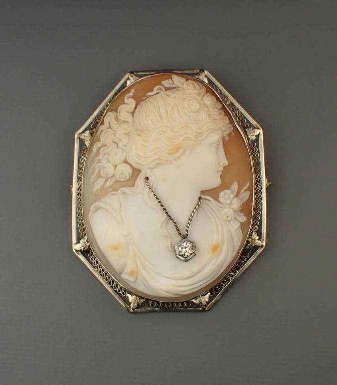 Cameo, diamond and 14k gold pendant/brooch