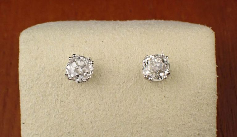 Diamond and 14k white gold ear studs