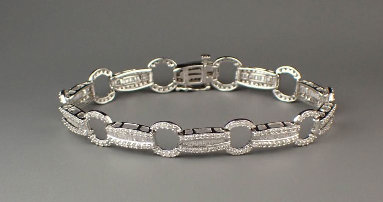 Diamond and 14k white gold circle track bracelet