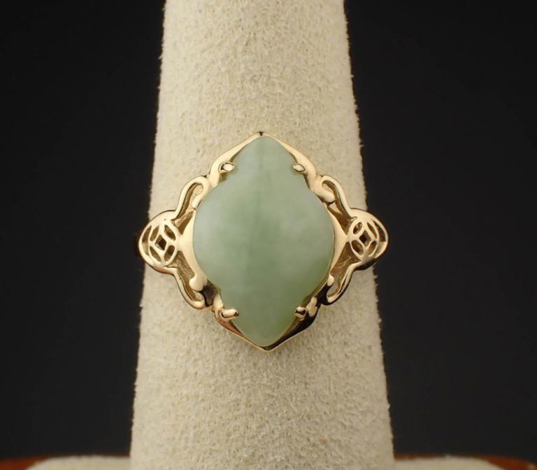 Jade and 14k yellow gold ring