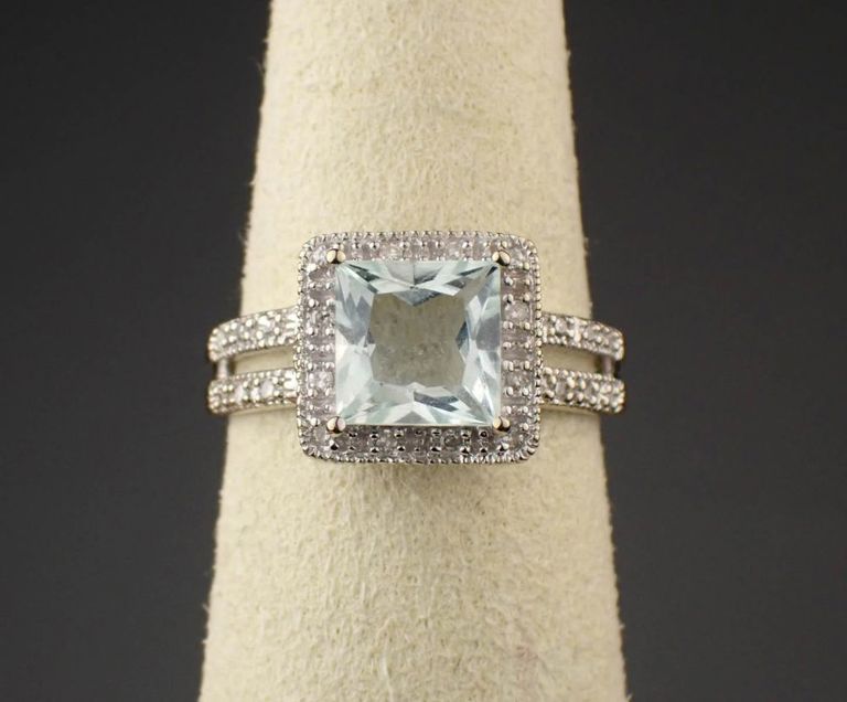 14k white gold aquamarine and diamond ring