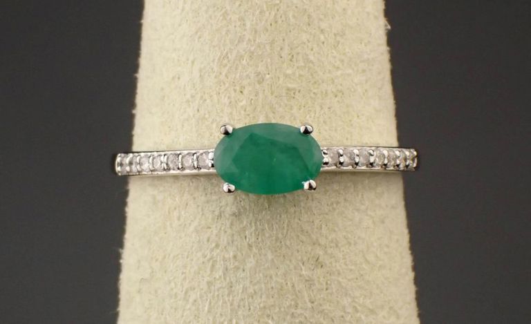 14k white gold emerald and diamond ring