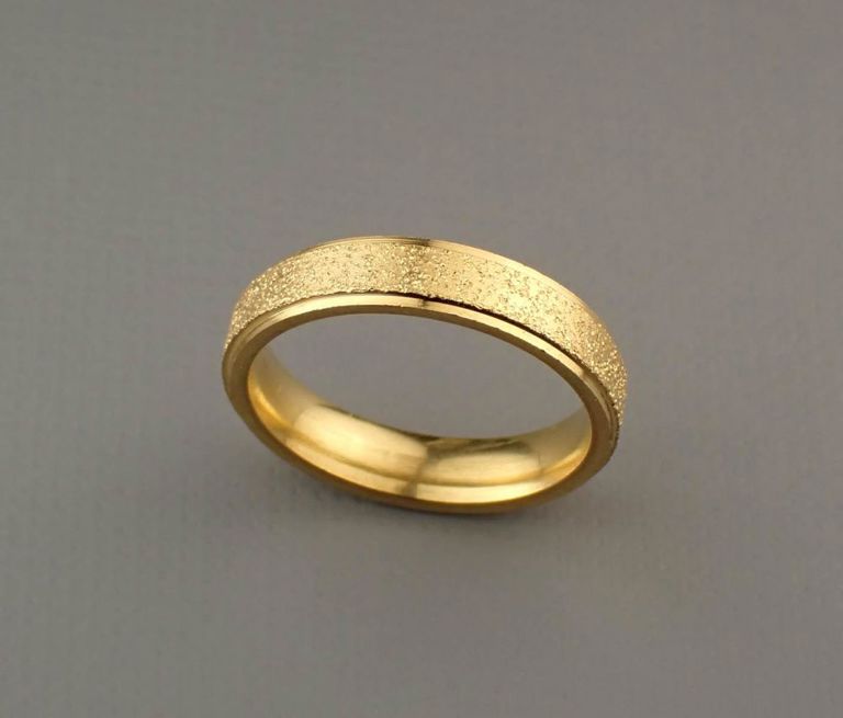 18k yellow gold comfort fit band