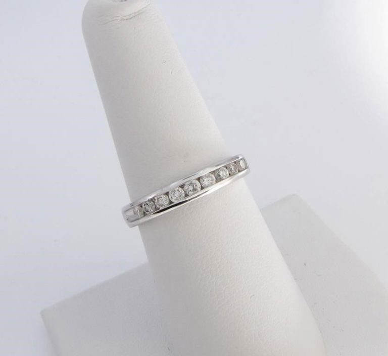 14k white gold diamond stack band