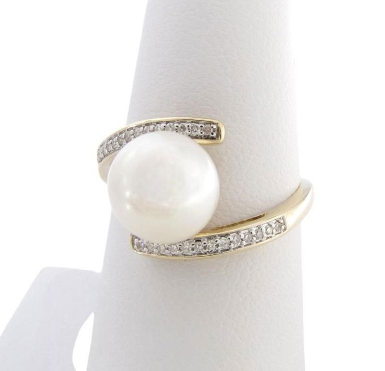 14k gold cultured pearl and diamond bypass ring