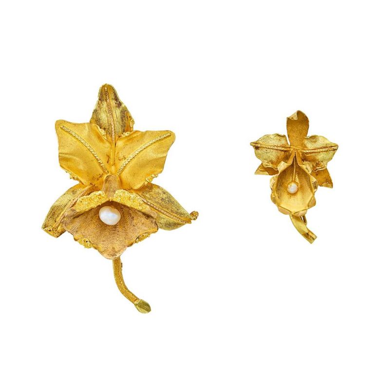 18k gold and baroque freshwater pearl flower pins