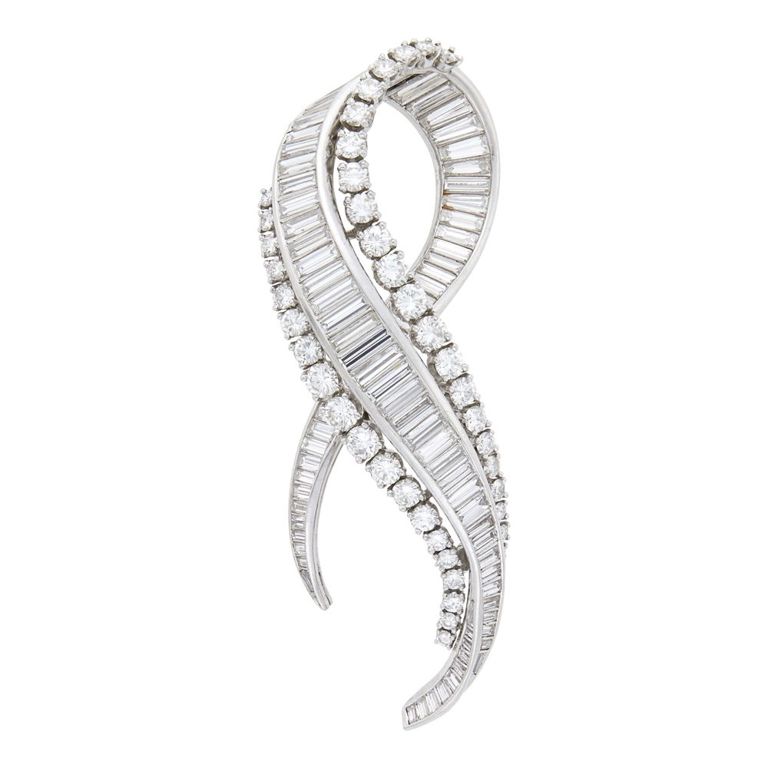 Platinum ribbon clip-brooch with diamonds