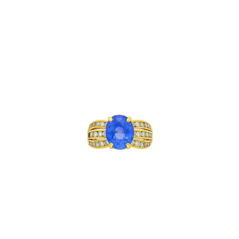 18k gold ring with sapphire and diamonds
