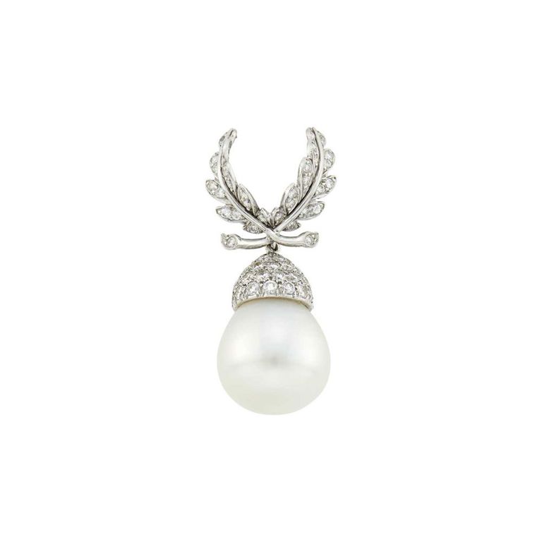 White gold pendant with South Sea cultured pearl and diamond