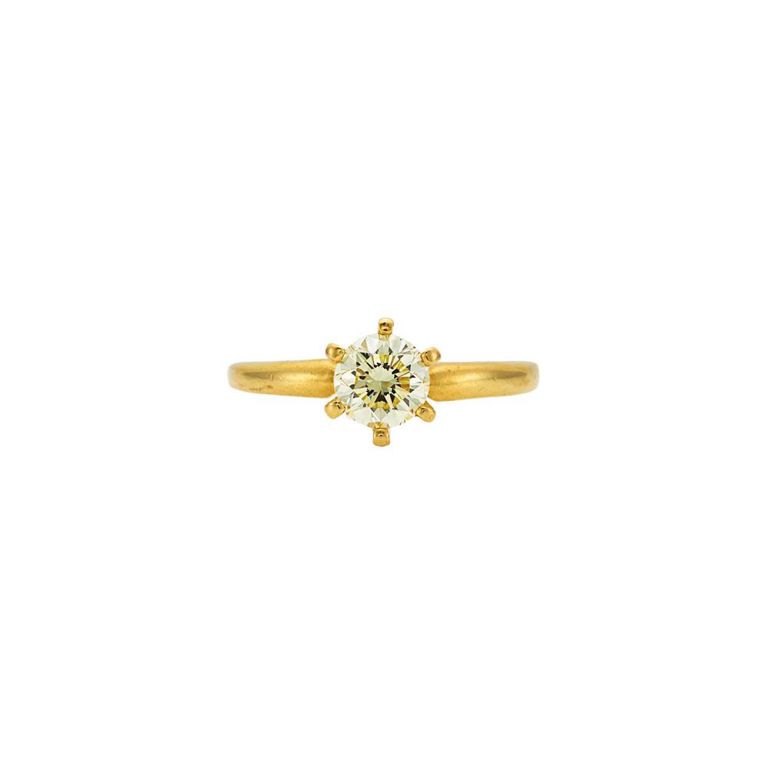 18k gold ring with diamond