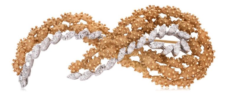 18k yellow gold ribbon brooch with diamond
