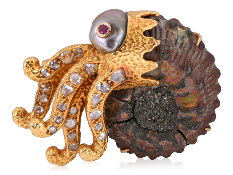 18k yellow gold brooch with ammonite and diamond