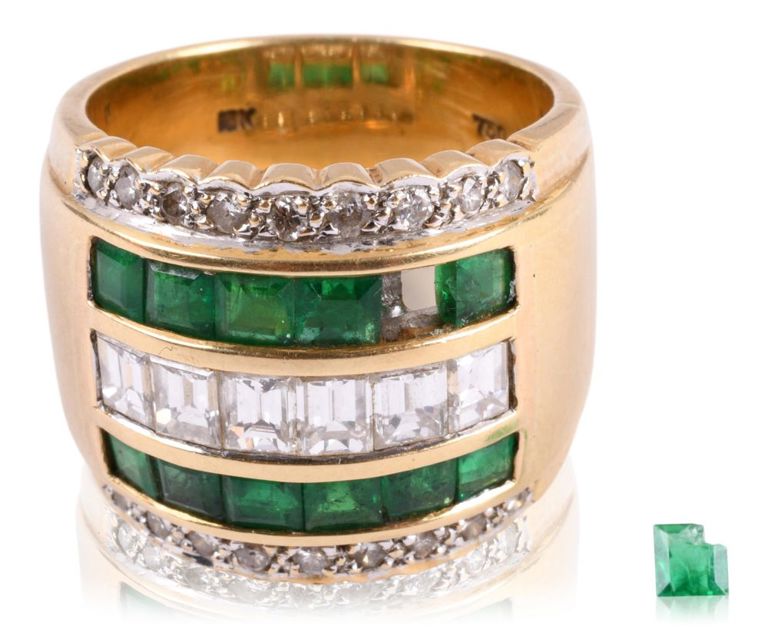 18k yellow gold gentleman's ring with diamond and emerald