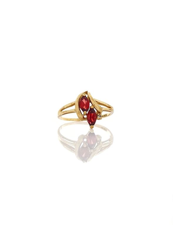 10k yellow gold garnet diamond ring