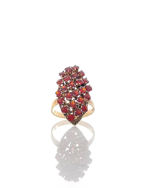 Vintage 8k yellow gold garnet cluster ring