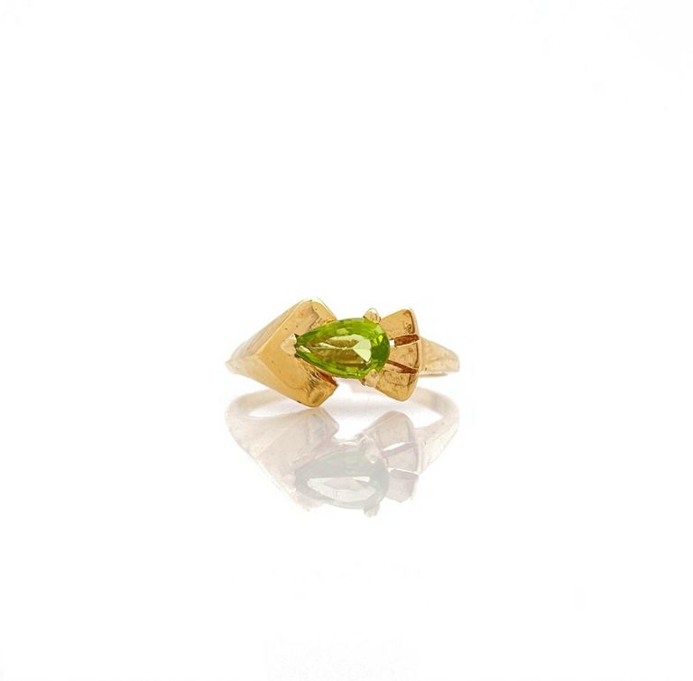 14k yellow gold peridot ring
