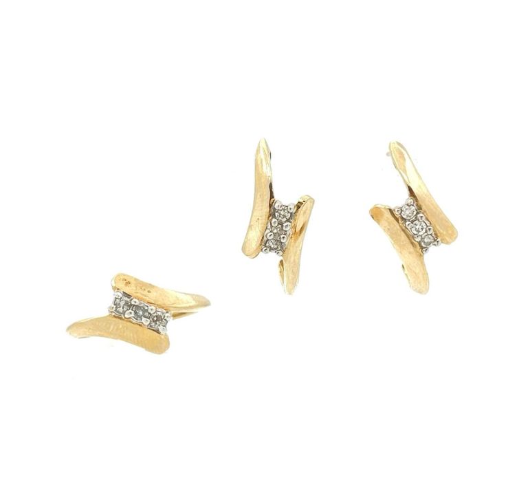 3pc 10k yellow gold diamond ring and earrings