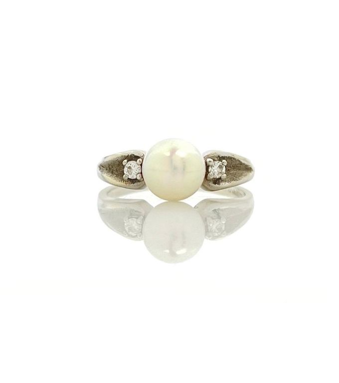 14k white gold ring with diamond and cultured pearl
