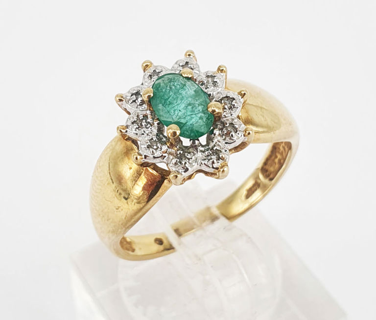 10k yellow gold ring with emerald and diamond