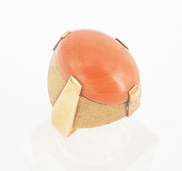 Rose gold ring with coral
