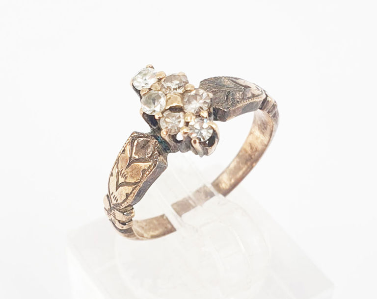 9k rose gold ring with diamond