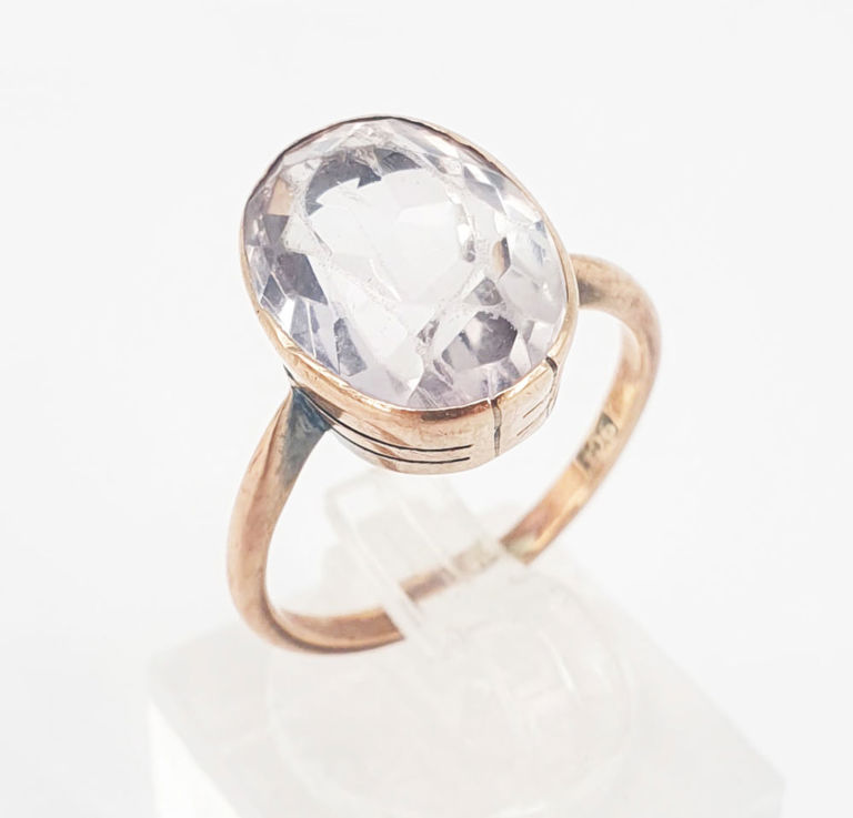 9k rose gold ring with quartz