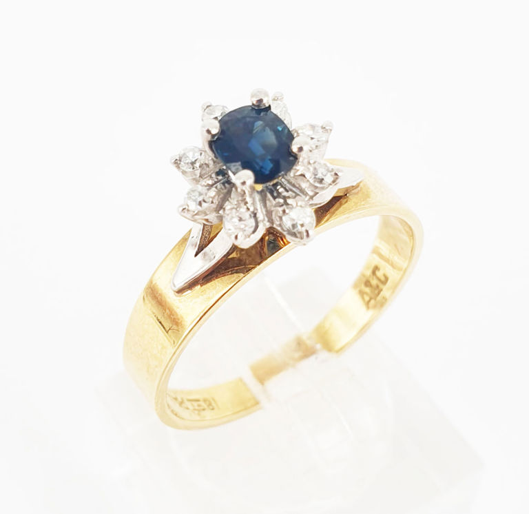 18k yellow gold ring with sapphire and diamond
