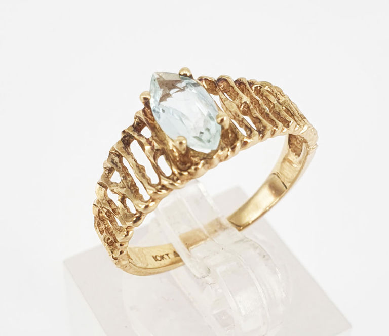 10k rose gold ring with aquamarine