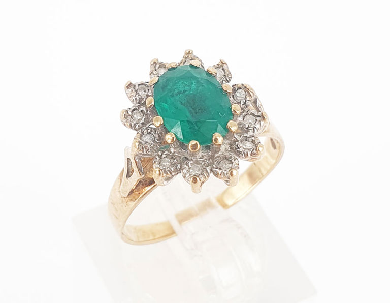9k yellow gold ring with emerald and diamond