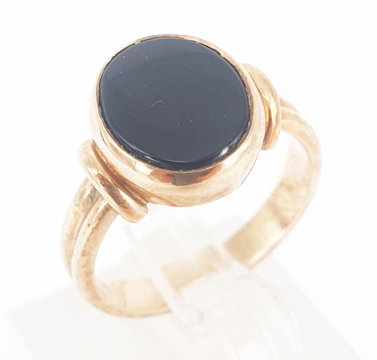 9k gold ring with onyx