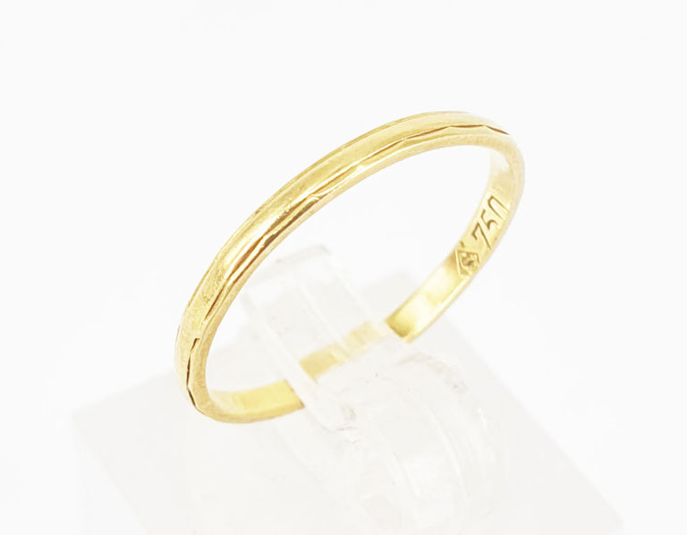 18k yellow gold band ring